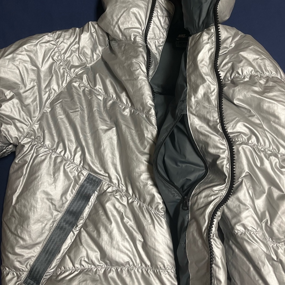 Nike Sportswear Down-Fill Hooded Puffer Jacket Metallic Silver Medium